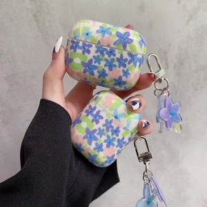 Étui pour écouteurs avec pendentif fleur PC + TPU antichoc pour <span class=keywords><strong>Airpods</strong></span> 4 3 <span class=keywords><strong>Pro</strong></span> <span class=keywords><strong>2</strong></span> 1 étui de conception de fleurs de peinture à l'huile violette - Product Image 2