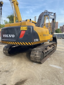 Excavatrice Volvo EC290BLEC210B d'occasion, modèle 2020, godet de 3 m, poids opérationnel de 21 tonnes, bon état, à Shanghai, Chine - Product Image 3
