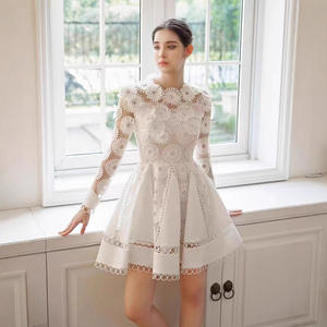 เดรสสั้นเอวอ่อนโยนเดรสสั้นสีขาวผ้าทูลจากร้านบูติกใหม่ดีไซน์แบบ<span class=keywords><strong>เวียดนาม</strong></span> - Product Image 2