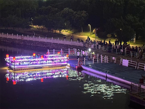 Muelle flotante de escenario simple <span class=keywords><strong>en</strong></span> el agua Tablero de espuma HDPE contenedor de Casa prefabricado Restaurante Flotante modificado - Product Image 4