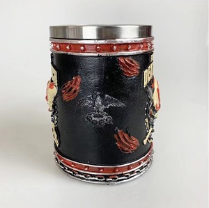 Mug Vintage 3D Kreatif <span class=keywords><strong>2026</strong></span> Cangkir Bir Resin Baja Tahan Karat Baru MBA07 Desain Retro Mug Death Cup untuk Penggemar Five Finger - Product Image 6