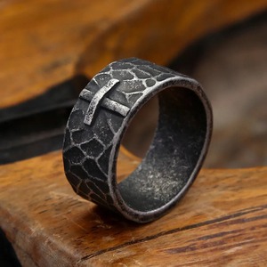 Yunnique – bague croisée à texture viking en acier inoxydable pour hommes, bijoux de style punk, cadeau - Product Image 2