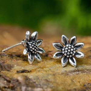 E4524 Orecchini a Perno con Fiore in Argento Anticato, Gioielli Vintage Unisex per Uso Quotidiano - Product Image 3