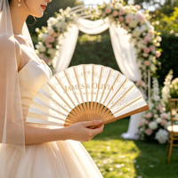 Éventail pliant en bois avec logo personnalisé, élégant, en satin polyester, pour mariage, souvenir pour invités, cadeau pour fête de mariage en extérieur