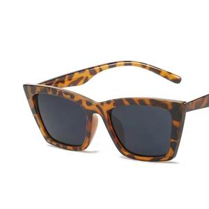 Supporto Dropshipping, Nuovi Occhiali da Sole Cat Eye Personalizzabili con Logo, Semplici ed Eleganti, Moda di Alta Gamma per Donna, Montatura <span class=keywords><strong>Blu</strong></span> e Nera, Unisex - Product Image 1