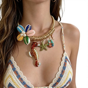 Collar Bohemio Chapado en Oro con Colgante de Caballito de Mar, Conchas Coloridas, Estrella de Mar y Pez, Cadena de Eslabones, Joyería de Playa - Product Image 4
