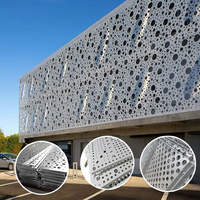 Façade 3D en aluminium, mur-rideau perforé en aluminium personnalisé, projet de panneau en forme de diamant pour l'extérieur