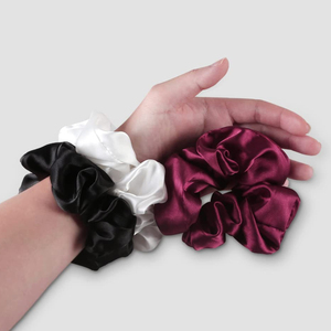 22mm Zijden <span class=keywords><strong>Scrunchies</strong></span> Groothandel Aangepaste Logo Effen Kleur 100% Mulberry Zijden Haar <span class=keywords><strong>Scrunchies</strong></span> voor Vrouwen en Meisjes - Product Image 4