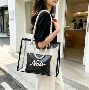 กระเป๋าหิ้วใส PVC สีลูกกวาดแบบใหม่ปี 2026 กันน้ำ หูหิ้วหนา สำหรับใส่ของชายหาด ช้อปปิ้ง  พร้อมส่งแบบดรอปชิปปิ้ง - Product Image 1