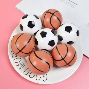 Jouet fantaisie 6 cm, mini ballon anti-stress creux rebondissant, ballon de basket-ball, ballon de football - Product Image 1