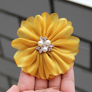 Broches de Flores Cosidos a Mano de Plástico Brillante de 9 cm con Borde Quemado y Pedrería, Borde Enrollado, para Decoración de Zapatos Deportivos, Sombreros y Ropa - Product Image 3