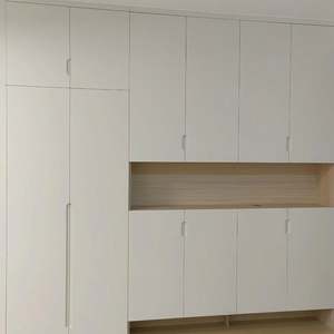 Armario de Diseño Contemporáneo Personalizable Balom 2025 con Marco de Aluminio y Frente de Vidrio - Product Image 1