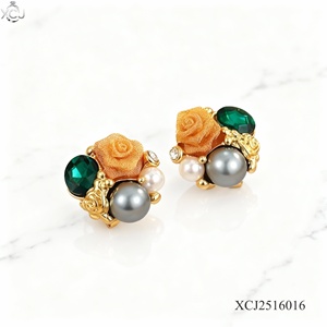 <span class=keywords><strong>Orecchini</strong></span> Retrò Francesi Romantici ed Eleganti <span class=keywords><strong>con</strong></span> <span class=keywords><strong>Rose</strong></span>, Senso di Lusso, Raffinati <span class=keywords><strong>Orecchini</strong></span> Verdi <span class=keywords><strong>con</strong></span> Fiori e Perle - Product Image 4