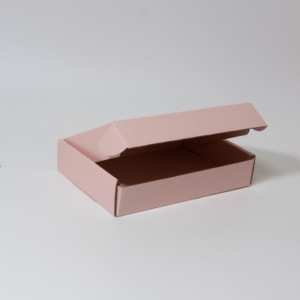 صناديق تعبئة مضلعة بيضاء صغيرة مطبوعة بالجملة بشعار مخصص بحجم المصنع - Product Image 1