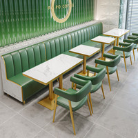 Chaises et banquettes de salle à manger avec pieds en métal finition or, sièges latéraux haut de gamme effet marbre pour boulangerie-bistro de style boutique