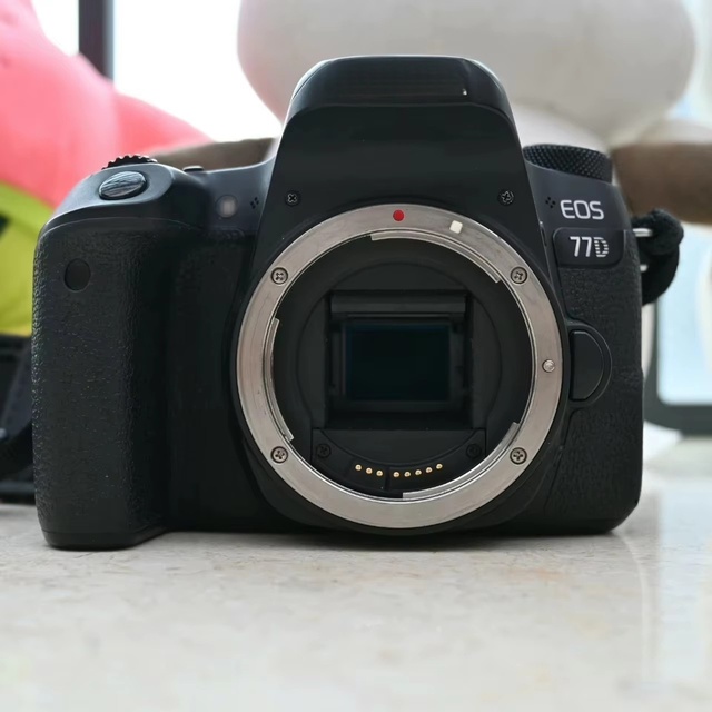 Second Hand EOS 77D 24.2MP APS-C CMOS Mid-range DSLR Video Camera with 1080p Resolution Zoom Lens SD Card Photography