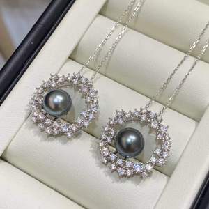 Colgante de Plata S925 con Corona Estrellada y Perla Tahitiana, Colgante de Perla Negra Natural de Agua Salada con Zirconia Completamente Incrustada - Product Image 1