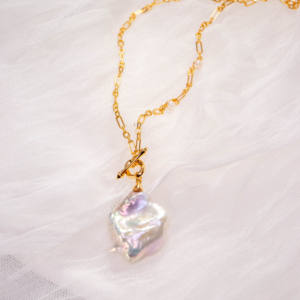 Collar de Perlas Barrocas Chapado en Oro con Detalles de Perlas de Agua Dulce, Cierre de Palanca, Cadena con Colgante, Joyería de Lujo - Product Image 4