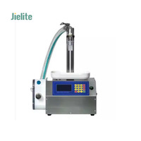Pompe à engrenages semi-automatique Contrôle numérique Pesant le liquide visqueux Shampooing Conditionneur Glycérine Gel nettoyant pour le corps Machine de remplissage