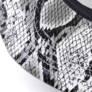 Gorra de piel de serpiente con Logo personalizado para hombre, gorro de baloncesto con Cierre trasero, color negro - Product Image 5