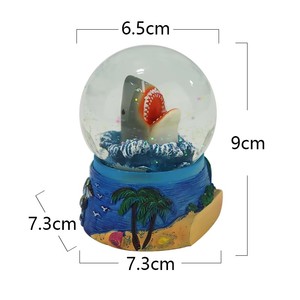 Sculpture tête de requin artisanale en résine personnalisée Statue d'animal Boule à neige <span class=keywords><strong>Aquarium</strong></span> cadeaux souvenirs décoration de la maison ornement figurine - Product Image 2