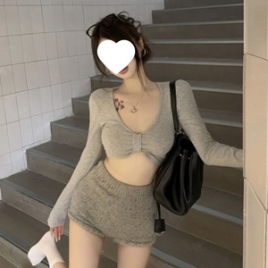 Camiseta Corta Sexy Y2K para Mujer, Cuello en V, Blanca, Bordada, Ajustada, Estilo Informal, para Yoga y Deportes - Product Image 5