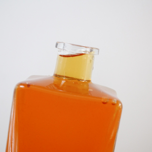 750ml 500ml Design unique personnalisé Vodka Whisky Tequila <span class=keywords><strong>Rhum</strong></span> Gin Bouteilles en verre vides avec bouchon en aluminium argenté - Product Image 2