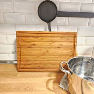 Luxuriöses Personalisiertes Holz-Schneidebrett aus Endholz und Bambus, Küchen-Charcuterie-Brett mit Dickem Saftrille und Griff, Anpassbarer Block - Product Image 5