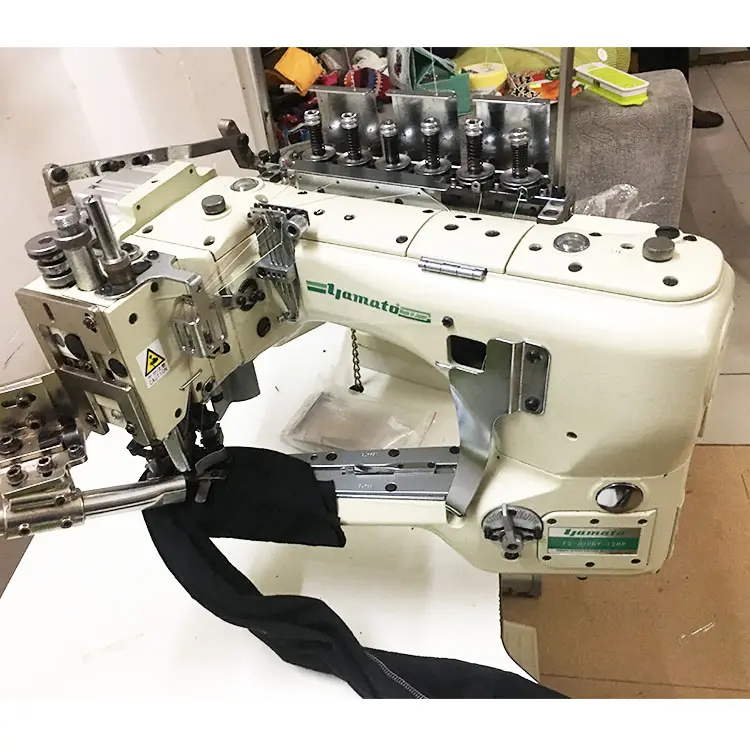 großhandelspreis gebraucht Yamato FD-62 Four Needle Six Thread Flat-Bett-Langarm-Nähmaschine Arm-Abzug-Maschine