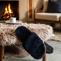 Vente en gros de claquettes pour femmes en fausse fourrure moelleuse, à bout ouvert, chaudes, brodées, à enfiler, pour l'intérieur et la maison, pour l'été et l'automne