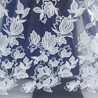 Tissu en dentelle florale blanche découpée au laser avec broderie et sequins pour vêtements