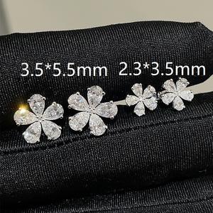 Orecchini a Fiore in Oro Massiccio 10K con Diamanti Sintetici Taglio Pera DEF VS 2.3*3.5mm 3.5*5.5mm - Product Image 1