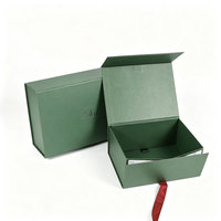 Fabrication de boîtes cadeaux sur mesure, boîte à vêtements pliante de luxe, réduction des frais de livraison, emballage de boîte cadeau magnétique avec ruban