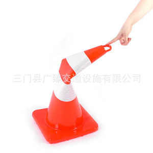 กรวยจราจร PVC ขนาด 30 ซม. 45 ซม. 50 ซม. 65 ซม. 68 ซม. พร้อมห่วงยก กรวยเตือนความปลอดภัยบนท้องถนน แบบติดตั้งบนพื้นมาตรฐาน IP65 - Product Image 1