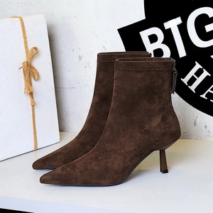 Nouvelles Bottines Rétro 2026 en Faux Daim à Bout Pointu et Talon Fin, Polyvalentes et Élastiques - Product Image 3