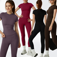 Ensembles de vêtements de sport tendance 2025 pour femmes, logo personnalisé, couleur, t-shirts à séchage rapide, leggings sans couture, vêtements de yoga, de fitness et de gym