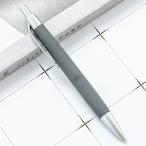 Stylo à bille publicitaire en plastique coloré avec logo personnalisé, stylo à bille de qualité supérieure avec revêtement en caoutchouc souple pour cadeau d'affaires - Product Image 4