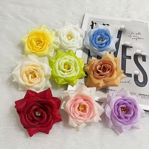 Roses artificielles QiYing Victory en soie, design réaliste à trois têtes, pour mariages, centres commerciaux, style moderne et minimaliste - Product Image 2