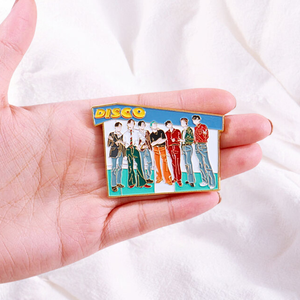 Pins en émail Kpop, personnalisables avec logo, à prix abordable, incluant pins de revers en émail souple, broches, badges en métal et pins en émail rigide - Product Image 1