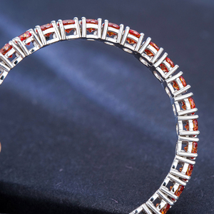 Bracelet chaîne à maillons en argent 925 plaqué rhodium pour femmes et hommes, orné de moissanite VVS taille brillant ronde et de grenats colorés - Product Image 3