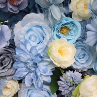 Kunstmatige blauwe zijden bloemenzuil voor bruiloftsceremonie achtergrond, gangpad, banket en feestdecoratie