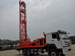 Plateforme de <span class=keywords><strong>forage</strong></span> de puits d'eau profonde, table rotative montée sur camion, machine de <span class=keywords><strong>forage</strong></span> de puits d'eau utilisée pour le <span class=keywords><strong>forage</strong></span> de puits - Product Image 2