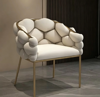Chaise de salle à manger nordique au design moderne et minimaliste, avec accoudoirs en tissu, pour la maison, les salons de thé, les cafés, les restaurants, et comme tabouret à dossier décontracté