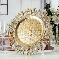 Nouveau luxe or rond réutilisable évidé Design chargeur assiette de mariage banquet européen en plastique assiette de mariage vintage