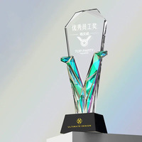 Trophée en cristal personnalisé en forme de V, récompense en cristal multicolore avec base noire, coupe de champion pour la reconnaissance des employés