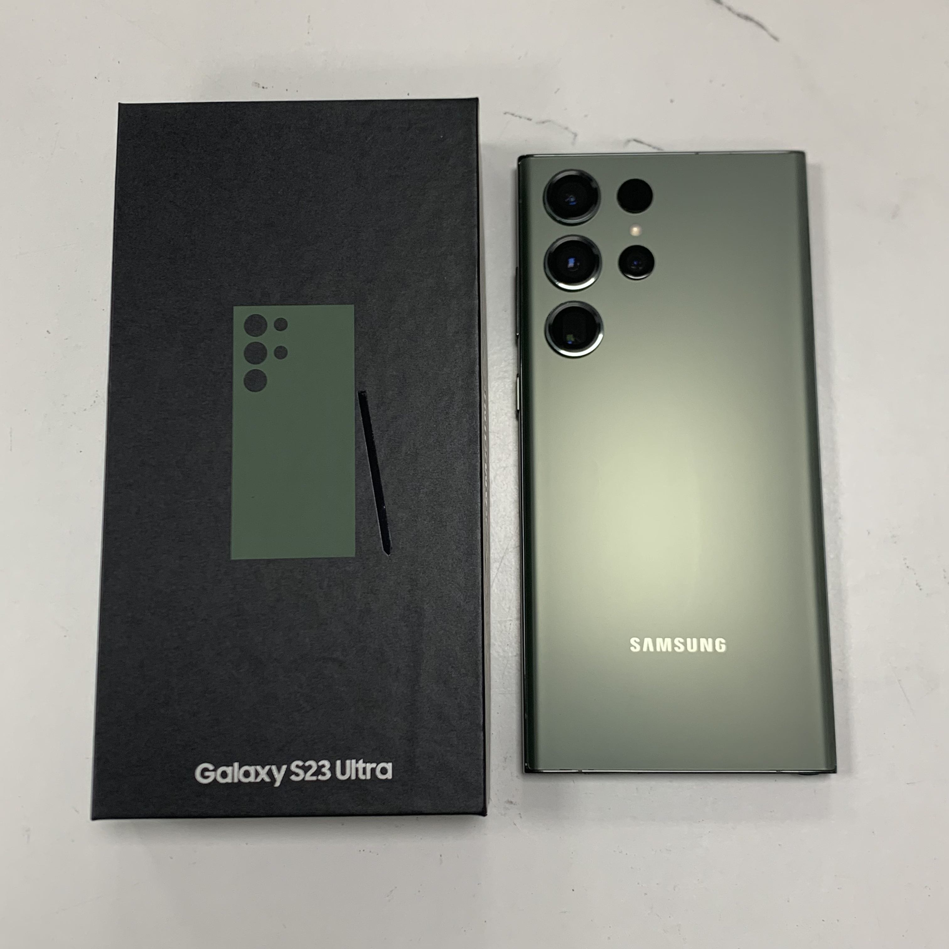 สีเขียว