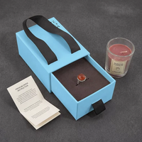 Boîte cadeau miniature en carton rigide recyclable haut de gamme avec doublure en éponge, estampage personnalisable, emballage sur mesure