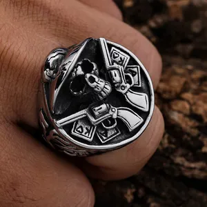 Grande anello teschio in acciaio inossidabile pesante enorme moda doppia pistola soldato teschio spade Ace King Black Jack poker rings for men