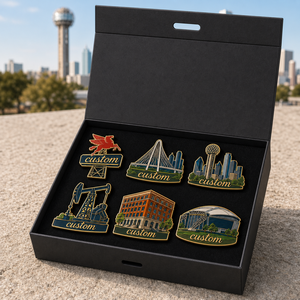 Set de regalo de insignias de estadio y pines de solapa personalizados al por mayor de Dallas, con temática de Torre Reunion, Plataforma Petrolera y <span class=keywords><strong>Sexto</strong></span> Piso, en caja de regalo, como recuerdo turístico - Product Image 1