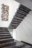 Escalier extérieur en bois CBMmart avec marches en bois et garde-corps en verre trempé, escalier préfabriqué en acier